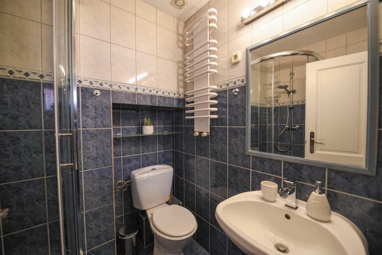 Moretti Apartman Apartment เอ็กเกอร์ ภายนอก รูปภาพ
